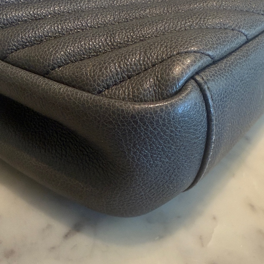 Yves Saint Laurent
Collége monogramme leather handbag
Very good condition - Picture 13 of 13